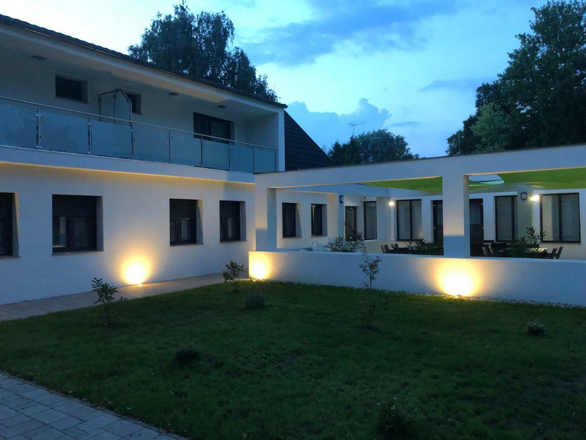 Duna Vendeghaz Hotel Fadd-Dombori Exterior photo